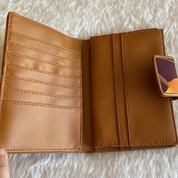 NWOT EXPRESS Tropical 🌴 Floral Wallet w/ lots of compartments! - Picture 3 of 12